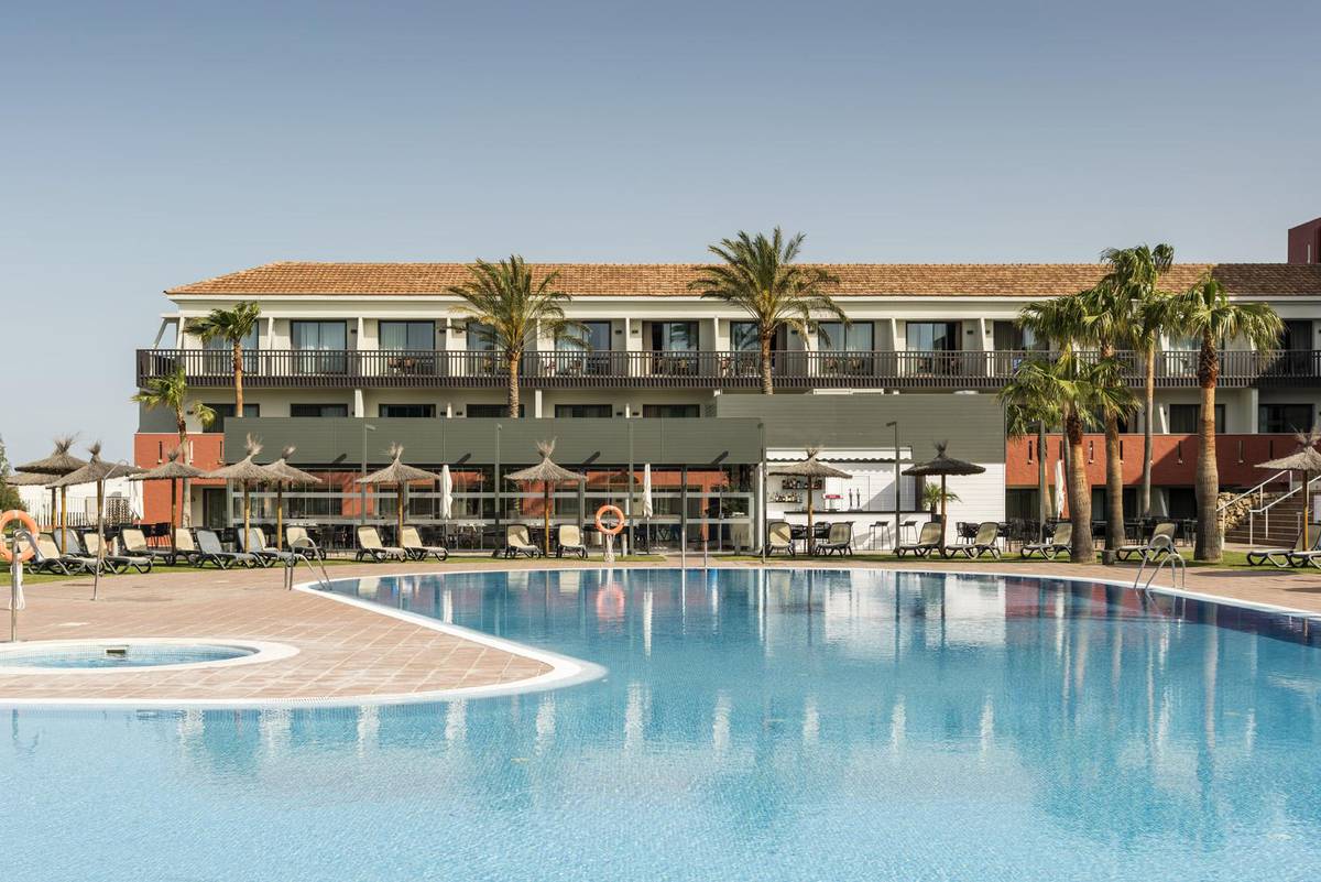 Swimming pool Hotel ILUNION Calas de Conil Conil de la Frontera