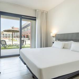 Disabled accessible room Hotel ILUNION Calas de Conil Conil de la Frontera